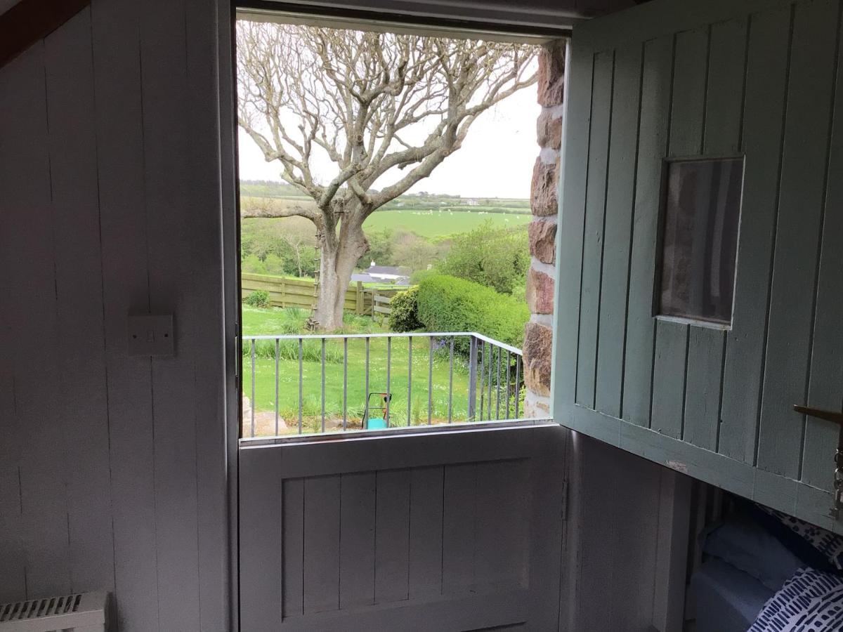 Cozy Camborne Studio Retreat With Two Single Beds エクステリア 写真