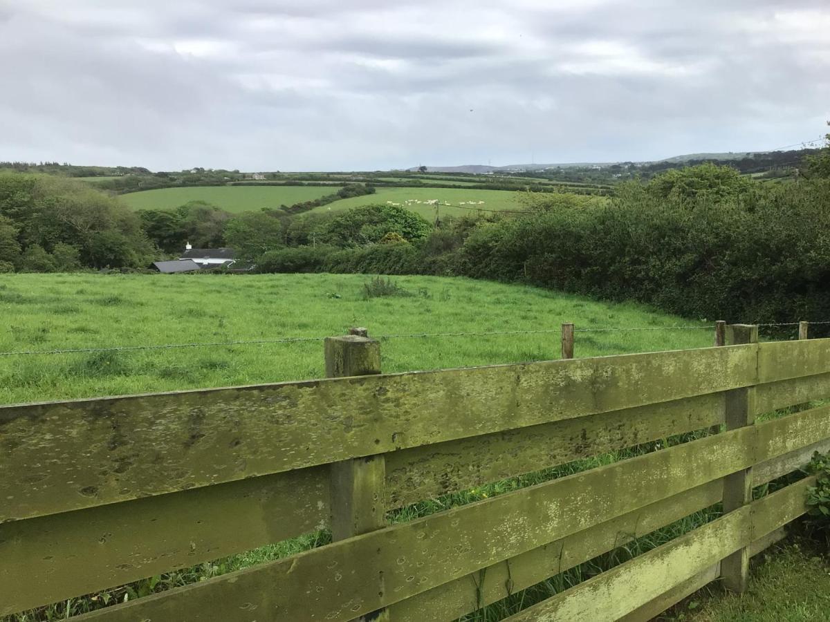 Cozy Camborne Studio Retreat With Two Single Beds エクステリア 写真