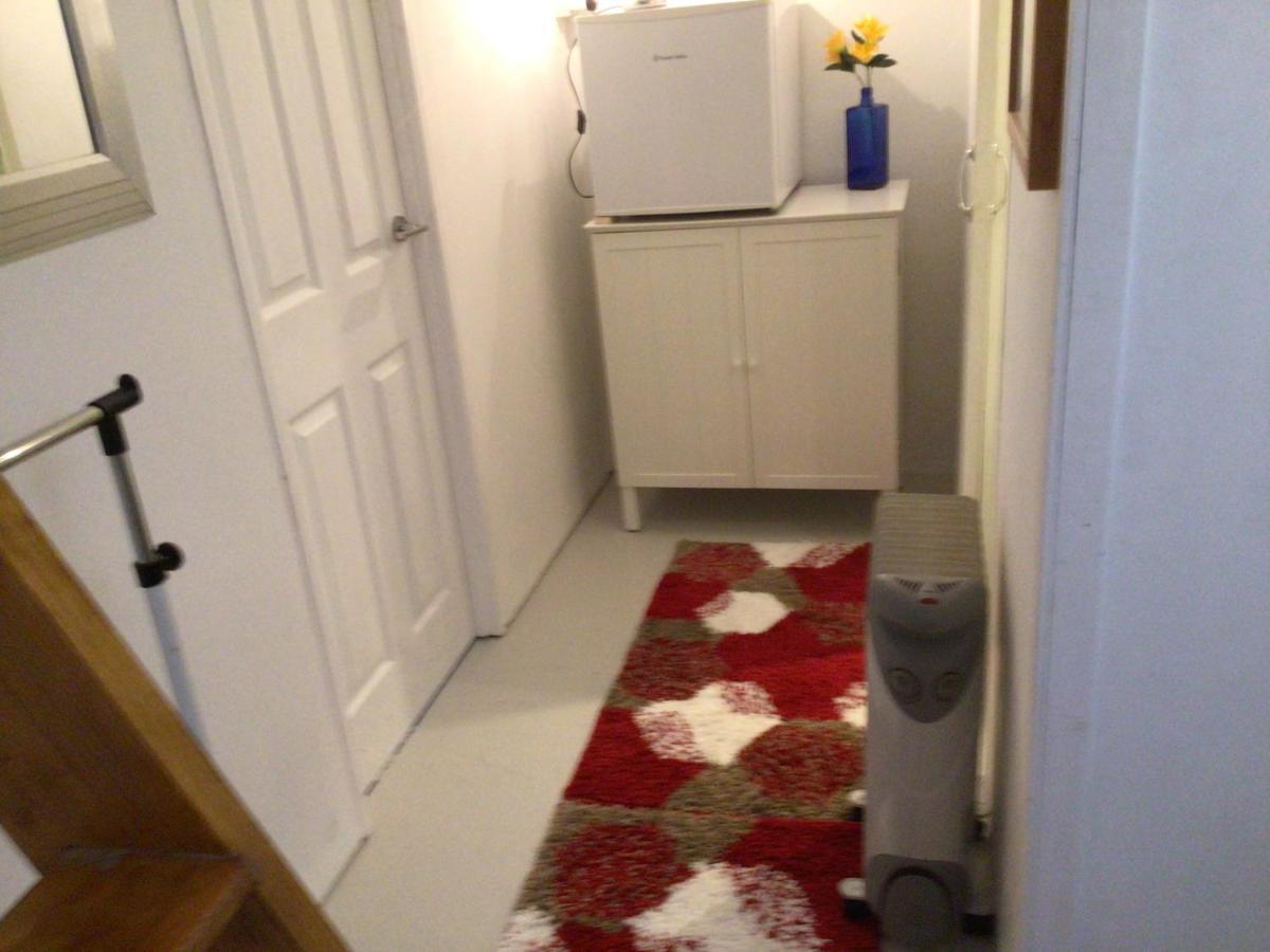 Cozy Camborne Studio Retreat With Two Single Beds エクステリア 写真