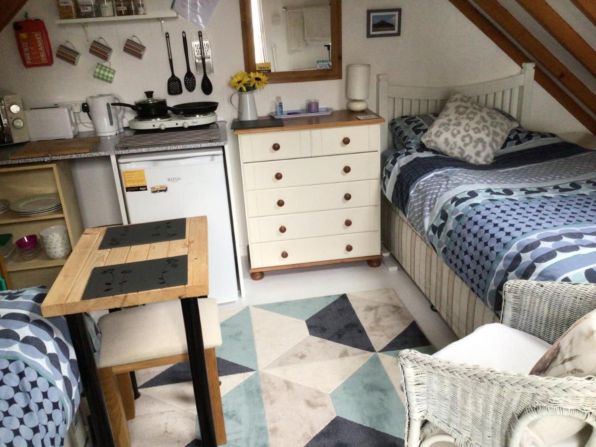 Cozy Camborne Studio Retreat With Two Single Beds エクステリア 写真