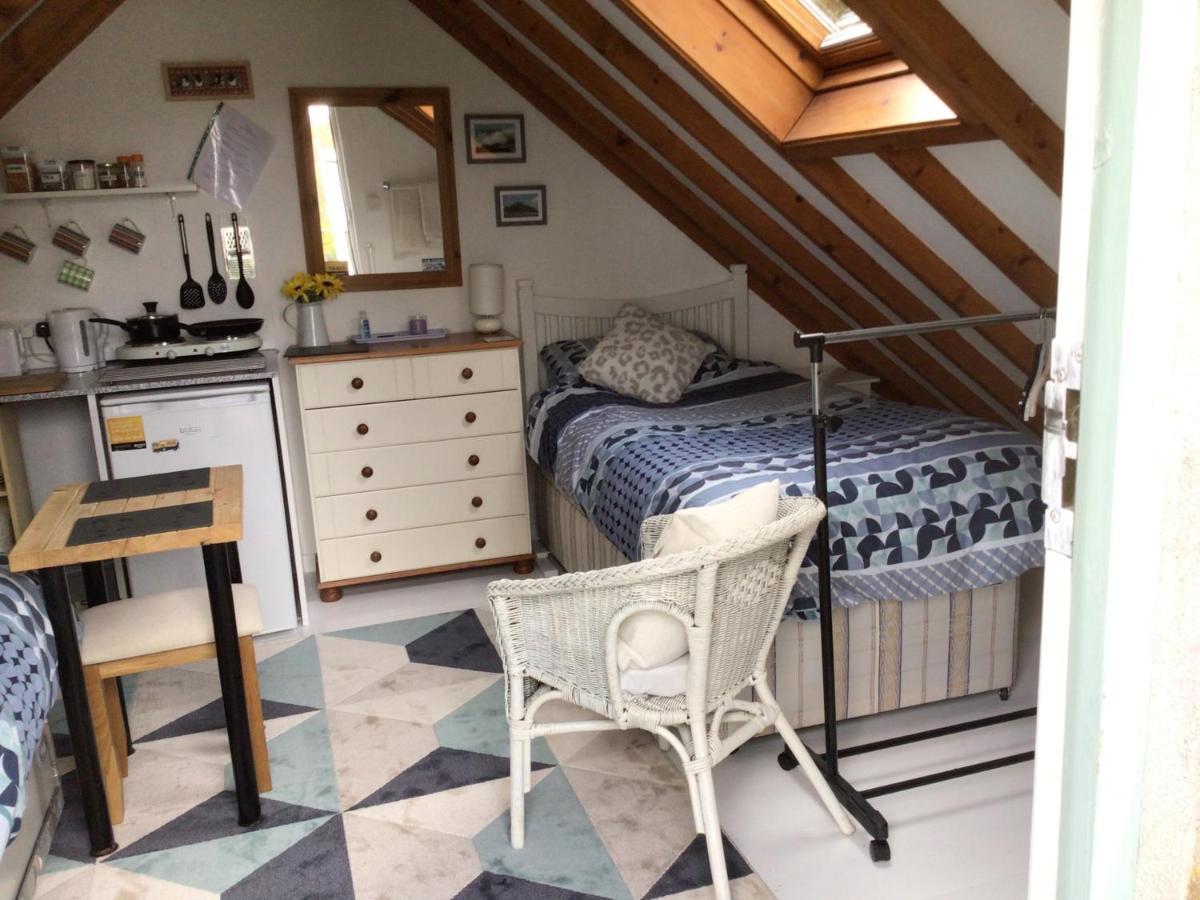 Cozy Camborne Studio Retreat With Two Single Beds エクステリア 写真