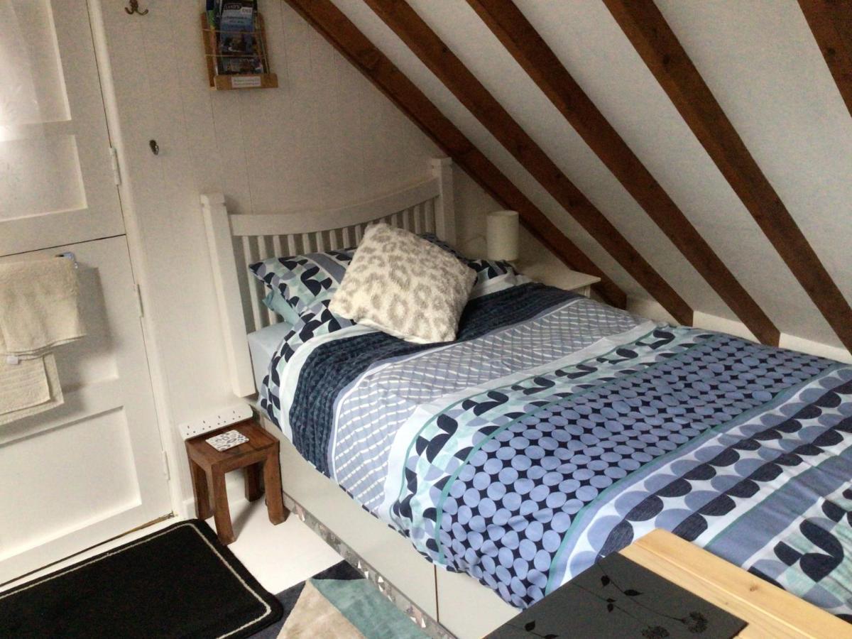Cozy Camborne Studio Retreat With Two Single Beds エクステリア 写真
